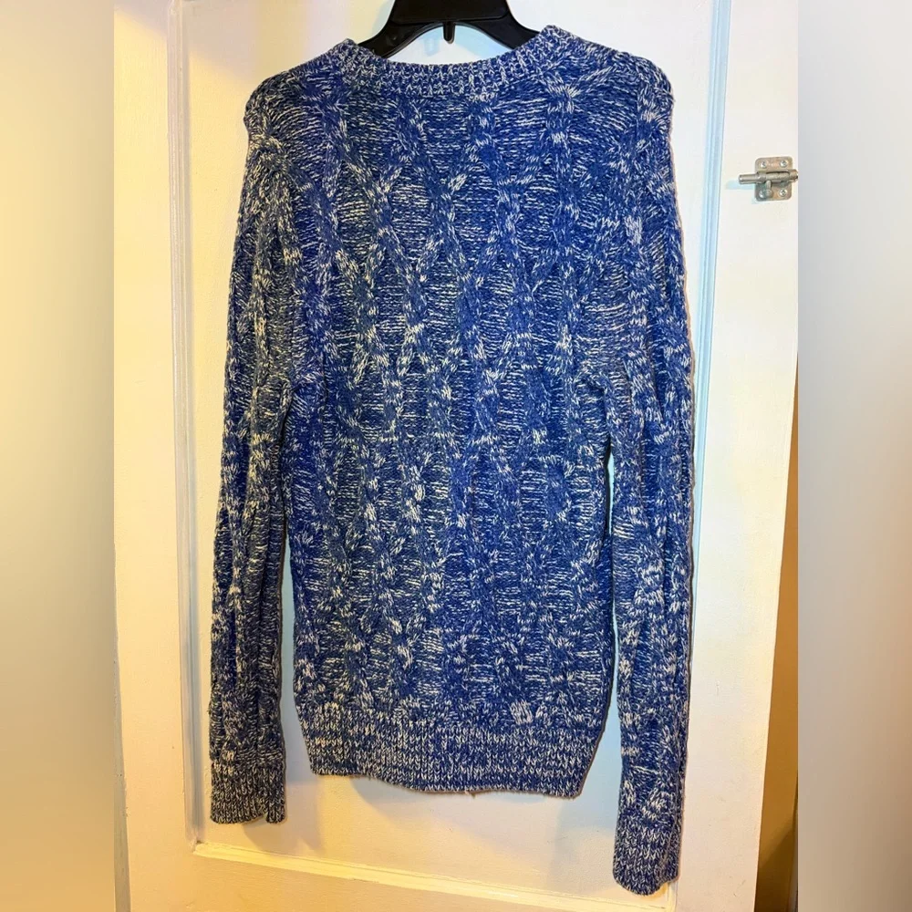 Abercrombie & Fitch Blue and White Sweater size Small